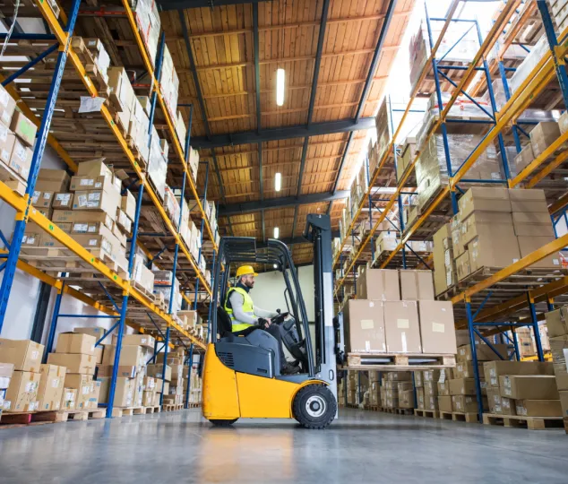 peralatan gudang logistik modern